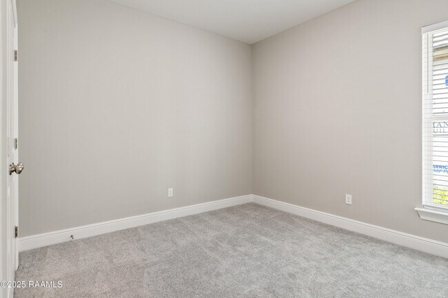 Building Photo - 208 Adry Ln