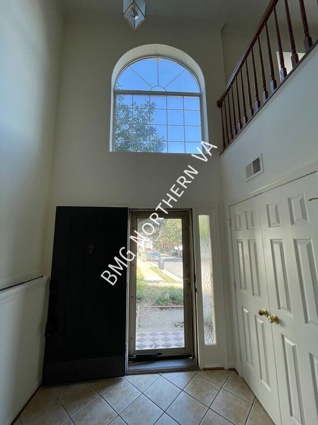 Building Photo - 865 Tall Oaks Square