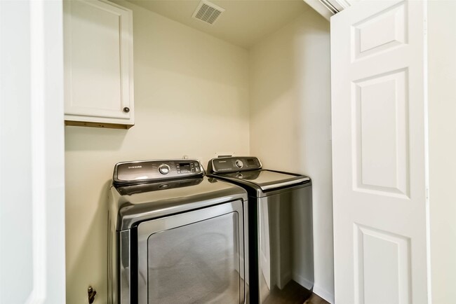 Building Photo - 6219 Summerville Ln