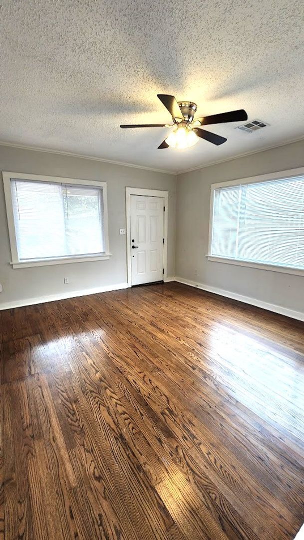 Building Photo - 2 Bed 1 Bath Duplex in the Aurora Addn NW OKC