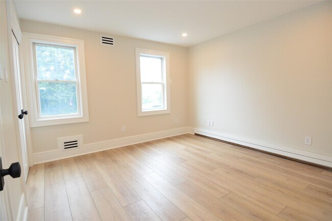 Building Photo - 137 Hillside Pl