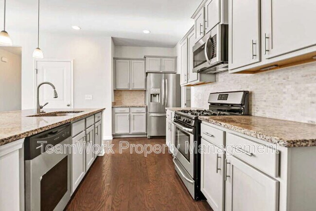 Building Photo - 454 Zenith Blvd