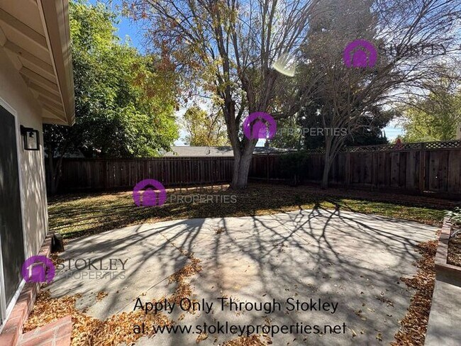 Building Photo - 1840 Sandalwood Dr