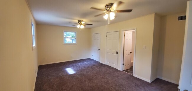 Building Photo - 854 Allison St