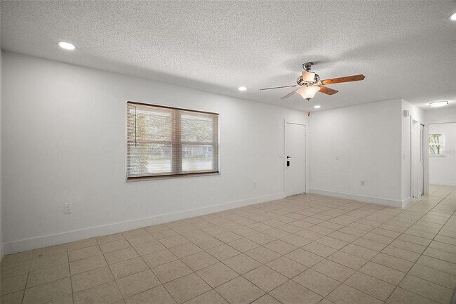 Building Photo - 14884 SW 35th Cir