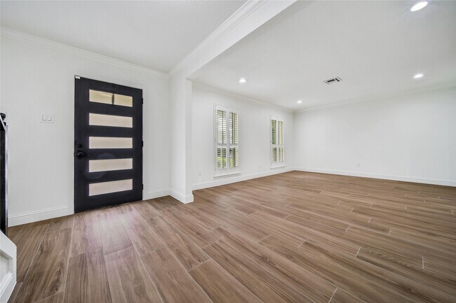 Building Photo - 950 Del Norte St
