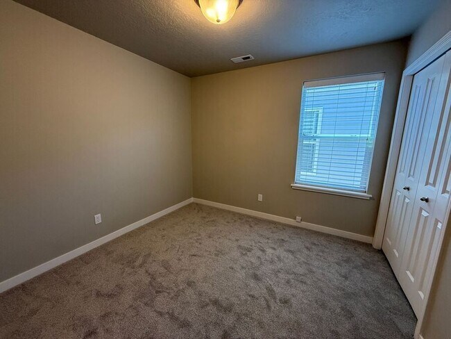 Building Photo - 2839 E Apricot Dr
