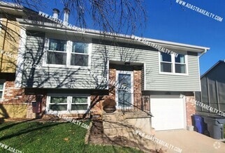 Building Photo - Beautiful Hard to Find Duplex in Olathe No...