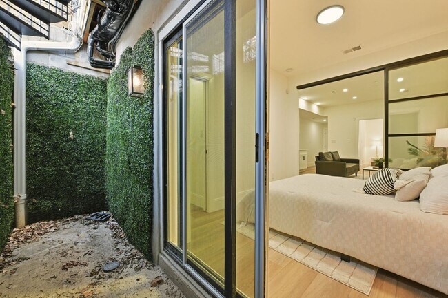 Building Photo - Brand-New Adams Morgan Boutique Living with Walk Score 99!