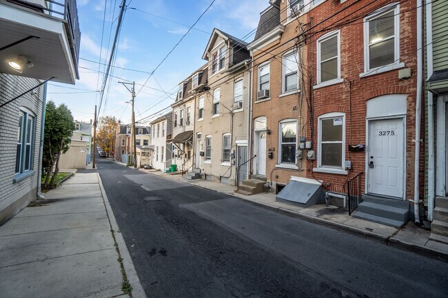 Building Photo - Move-In Ready 3BR Home in Central Allentown