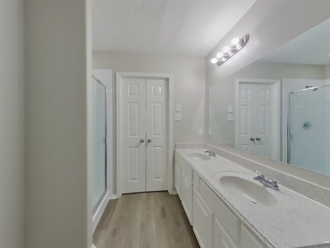 Building Photo - 18451 Sunrise Pines Dr