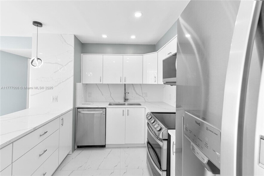 Building Photo - 2851 NE 183rd St