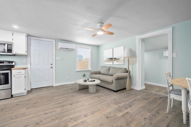 Building Photo - 248 Post Oak Ln