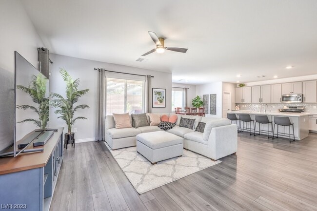 Primary Photo - 4035 Redwood Gln Ct