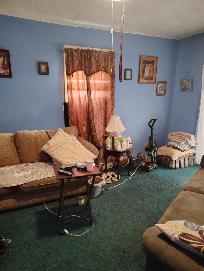 Building Photo - 353 W 26th St