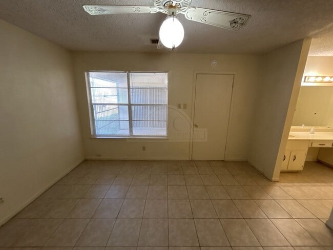 Building Photo - 1003 Eastside Dr