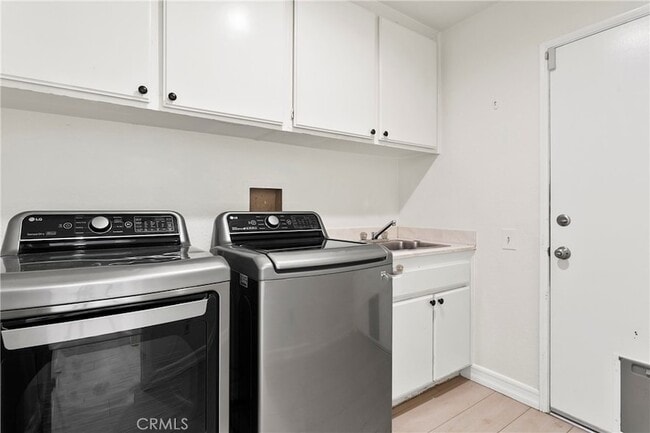 Building Photo - 28501 El Sur