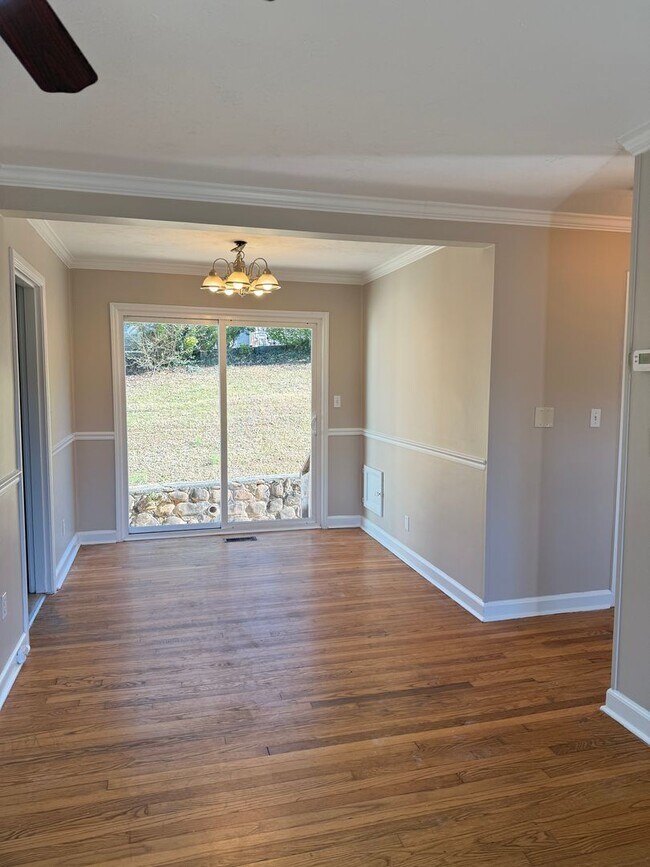 Building Photo - Cute Red Bank House