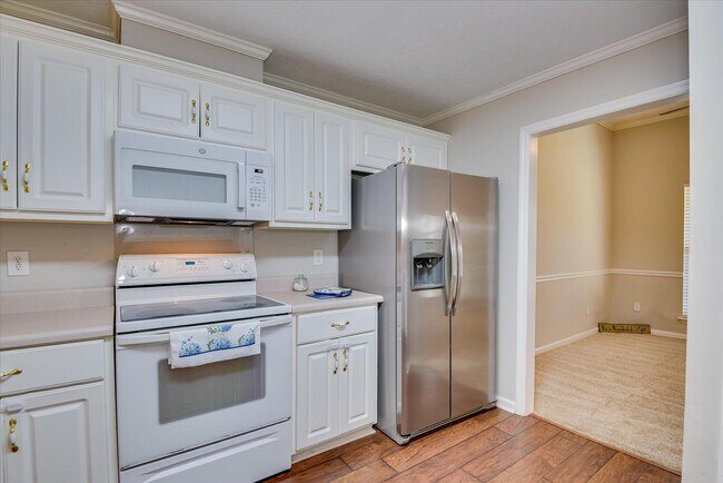 Building Photo - 703 Cannock Loop