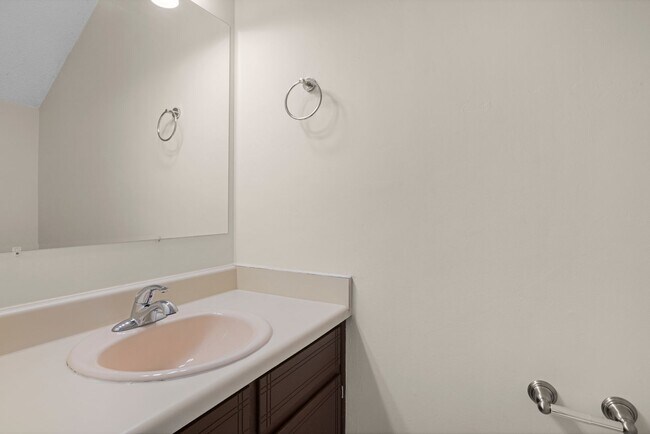 Building Photo - 501 S Edgewood Cir
