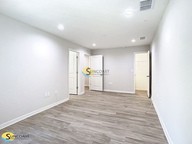 Building Photo - 3821 SW 43rd Ct