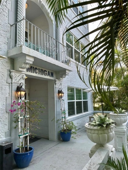 Building Photo - 1618 Michigan Ave