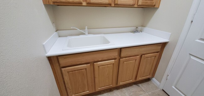 Building Photo - Apple Valley-Del Web Home, 2 Bedrooms,2 Ba...