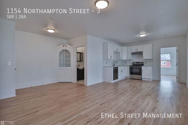 Building Photo - 1154 Northampton St