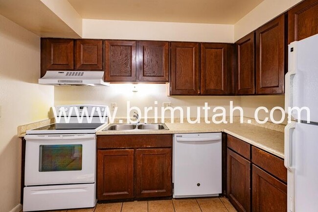 Building Photo - 2045 S 2200 E