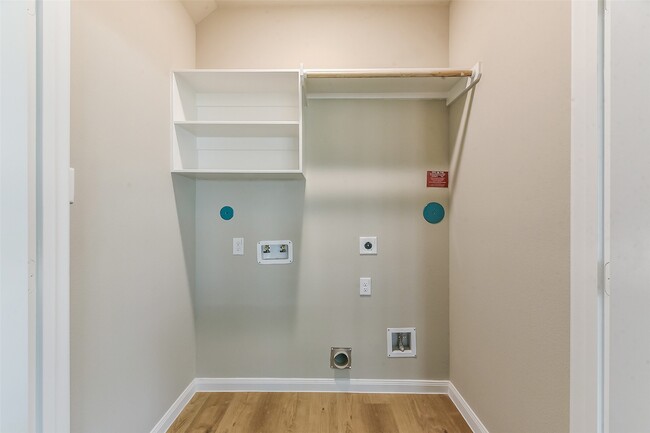 Building Photo - 3842 Sugardale St