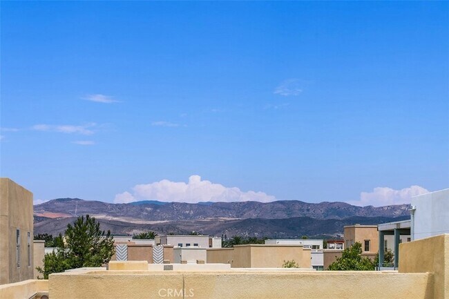 Building Photo - 123 Interval