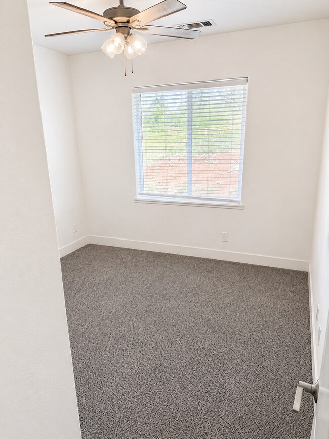 Building Photo - 3BR Home w/ 2-Car Garage, Tall ceilings & Upgraded Chef's Kitchen