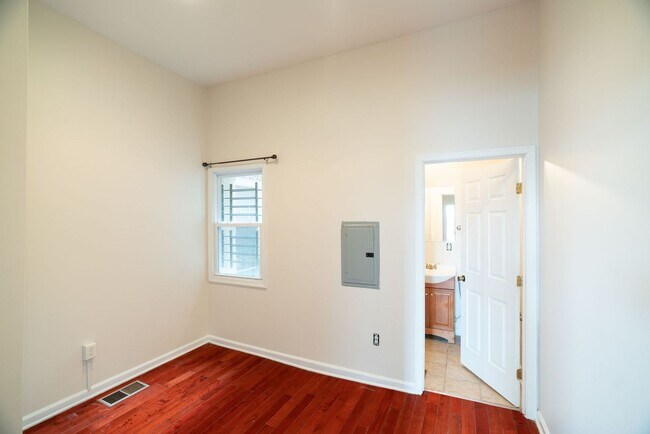 Building Photo - 1422 Christian St