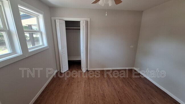 Building Photo - 1618 Willow Dr