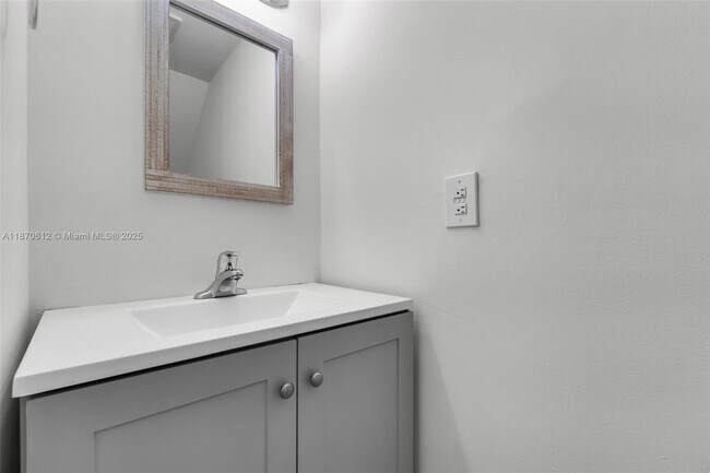 Building Photo - 6514 SW 128th Pl