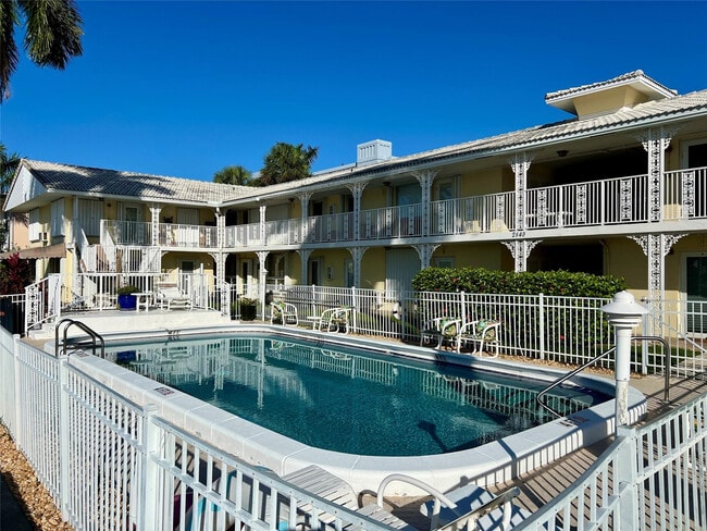 Building Photo - 2840 NE 33rd Ct