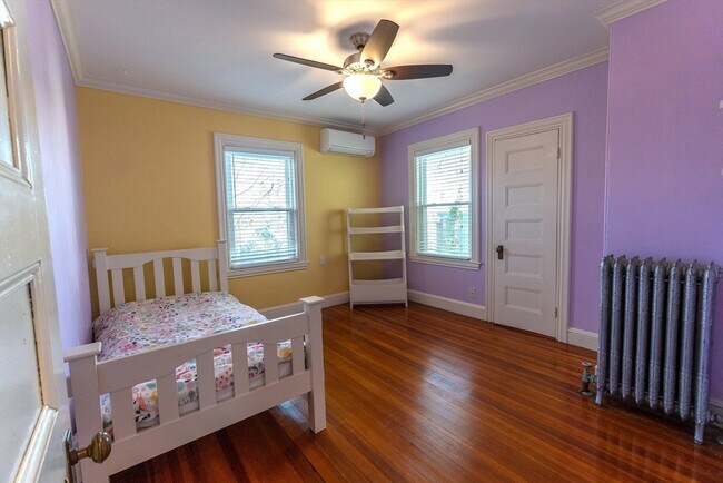 Building Photo - 118 Newburg St