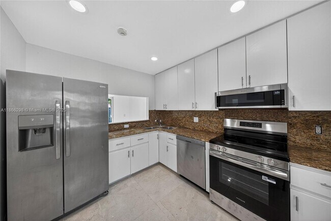 Building Photo - 1545 Springside Dr