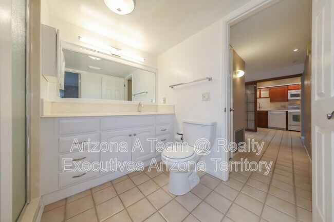 Building Photo - 3940 E Timrod St