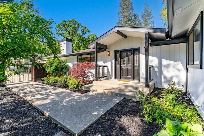 Building Photo - 2424 San Miguel Dr