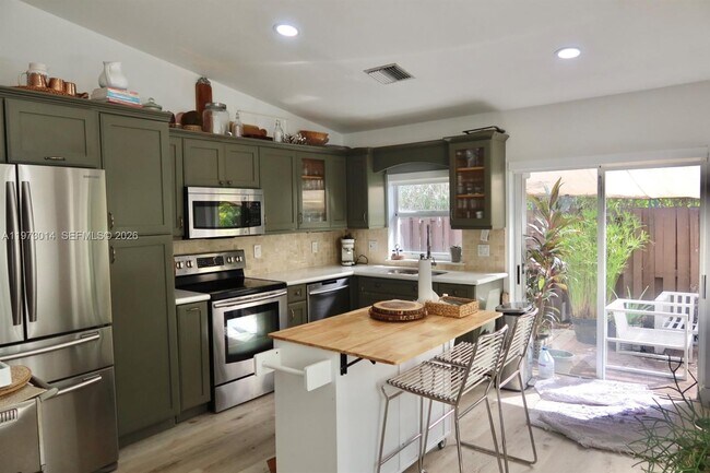 Building Photo - 5862 NW 113th Pl