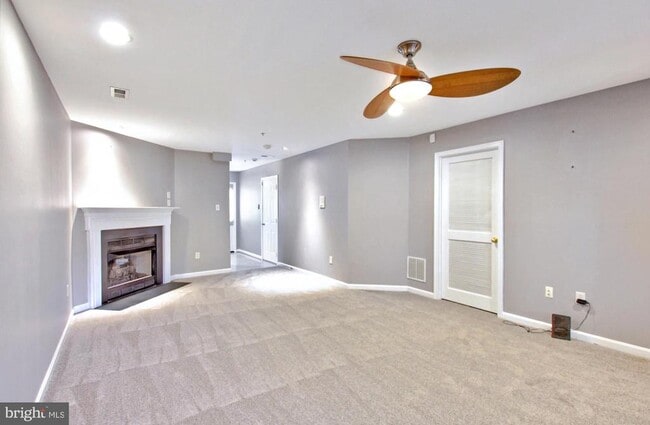 Building Photo - 9902 Woodview Dr