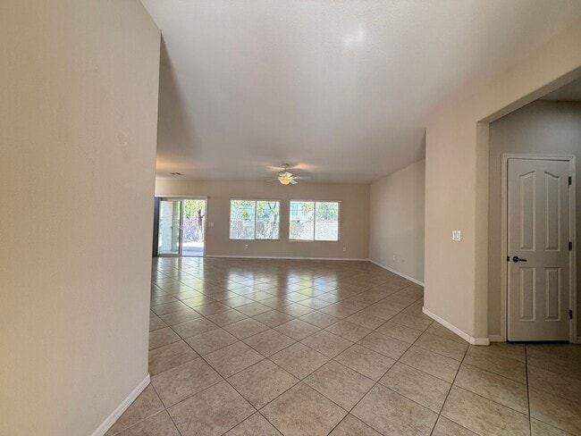 Building Photo - 2240 Shadow Canyon Dr