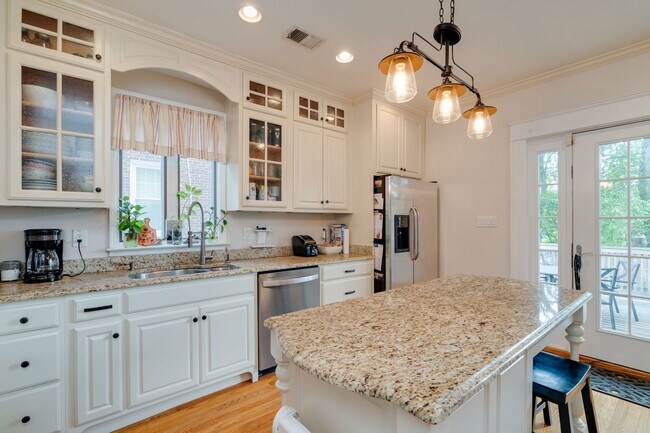 Building Photo - West Ghent