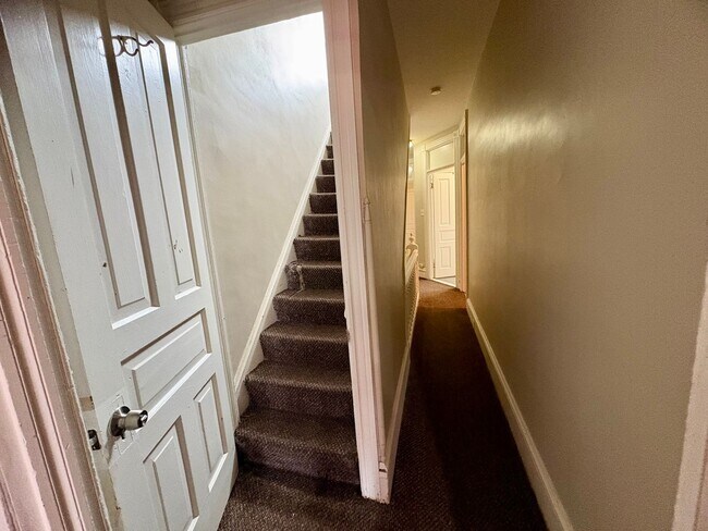 Building Photo - 1224 Eckert Ave