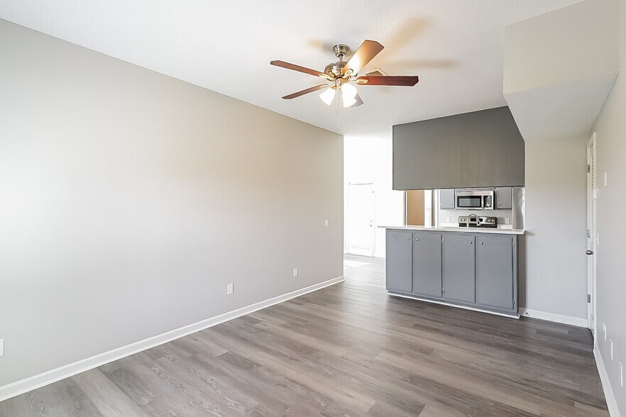 Building Photo - 2701 Pepperdine Dr