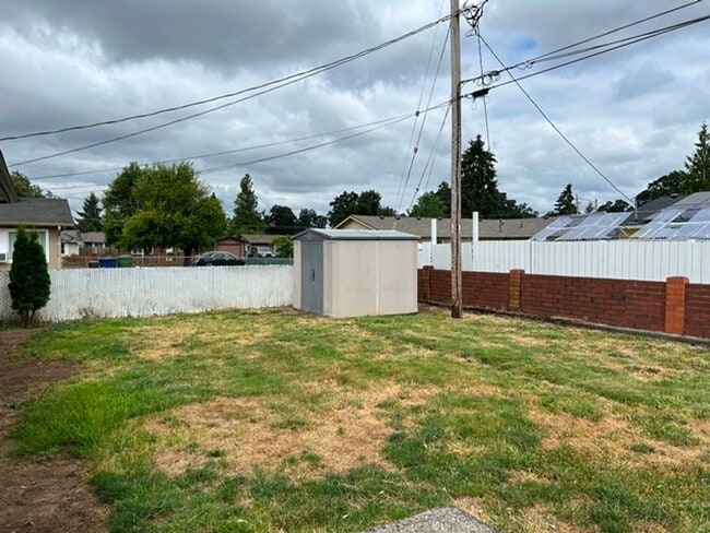 Building Photo - 385 Dianne Ct