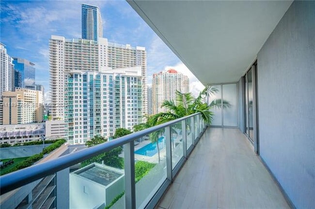 Building Photo - 1300 Brickell Bay Dr