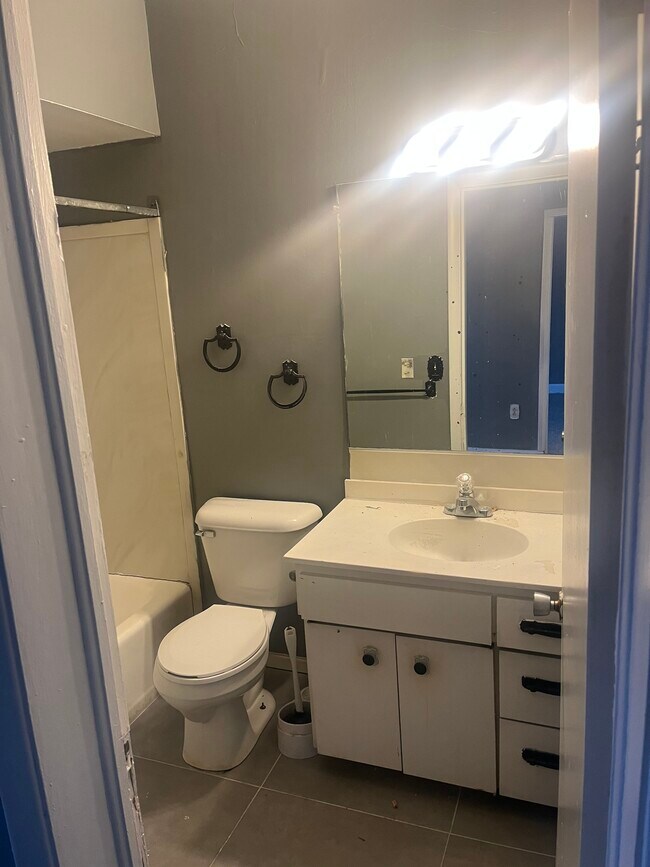 Building Photo - 800 Central Ave