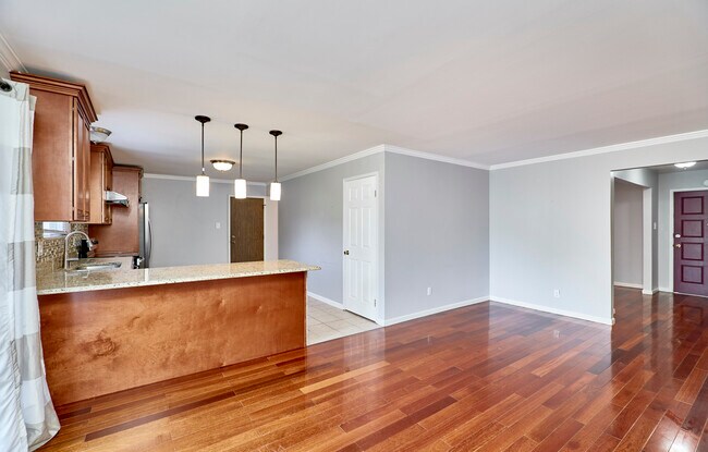 Building Photo - 15481 Duxbury Way